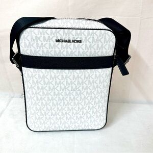 NWT- MICHAEL KORS COOPER SIGNATURE LOGO FLIGHT BAG